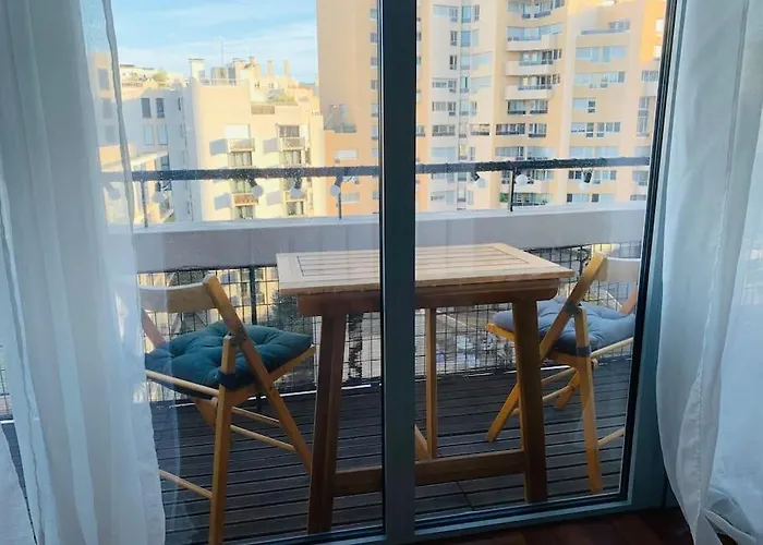 Rob\'S Place - Paris Convention Center
