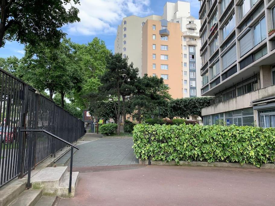 Rob's Place - Paris Convention Center * Vanves